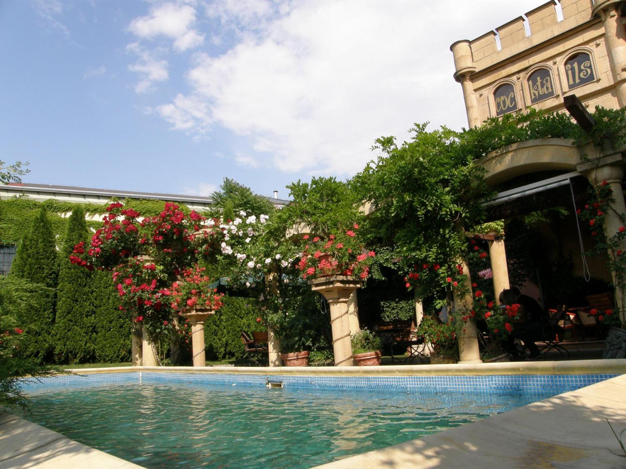 Bow Garden 3*