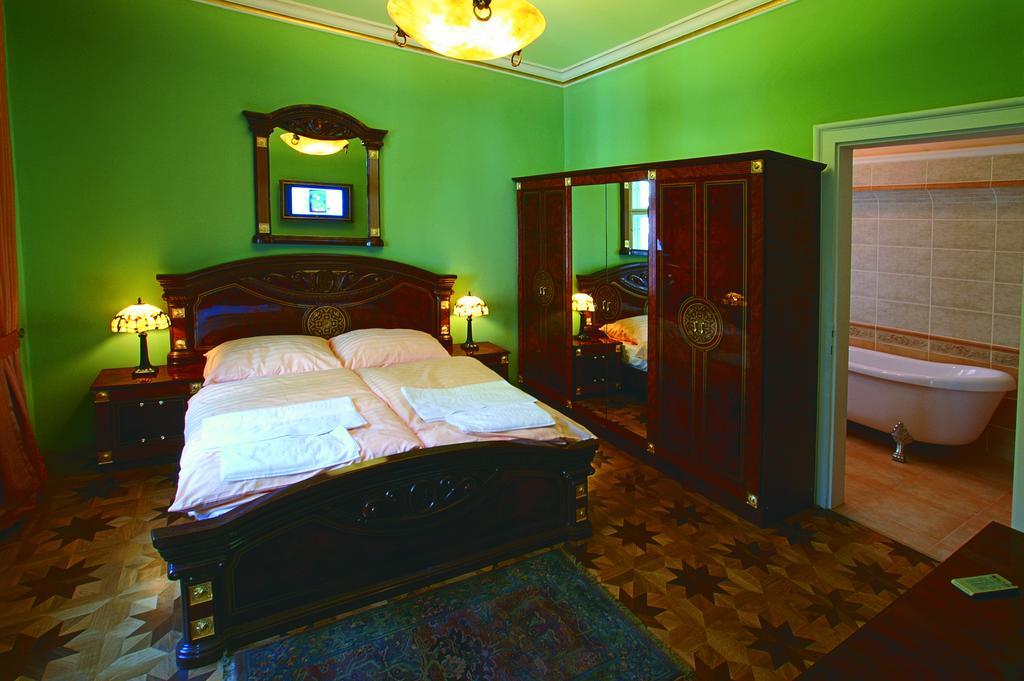 Bow Garden Hotel 3*