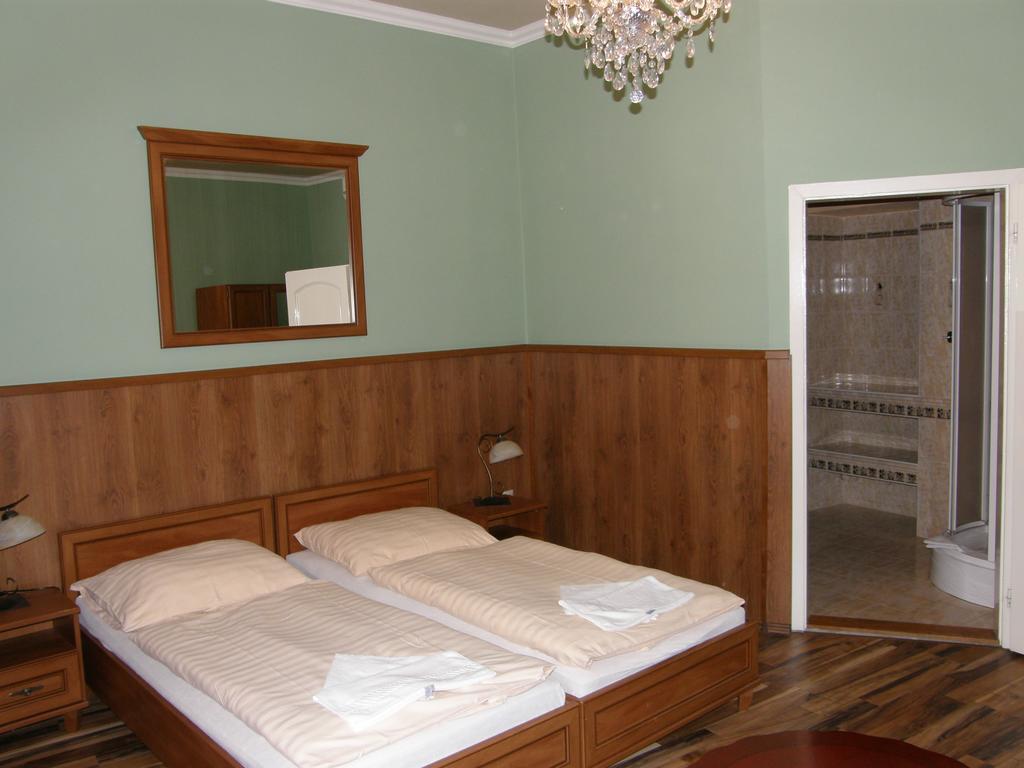 Bow Garden Hotel 3*