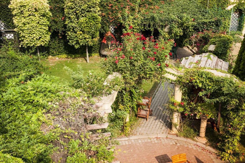 Bow Garden Révkomárom