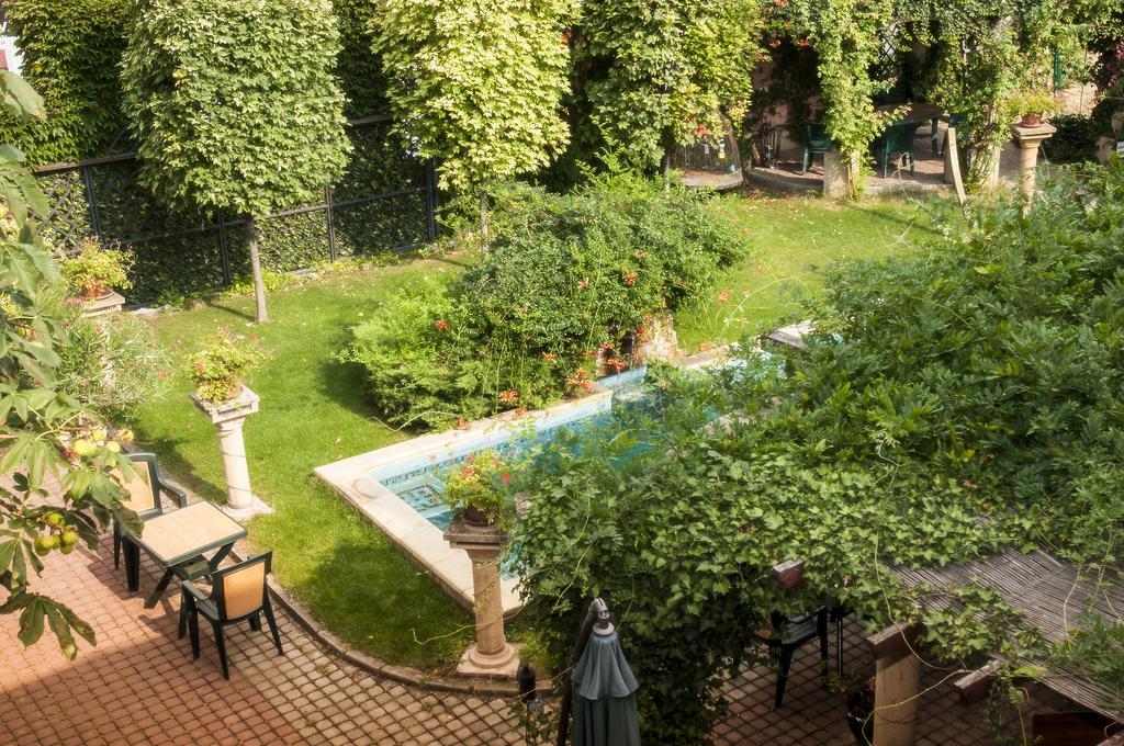 Bow Garden Szálloda 3*