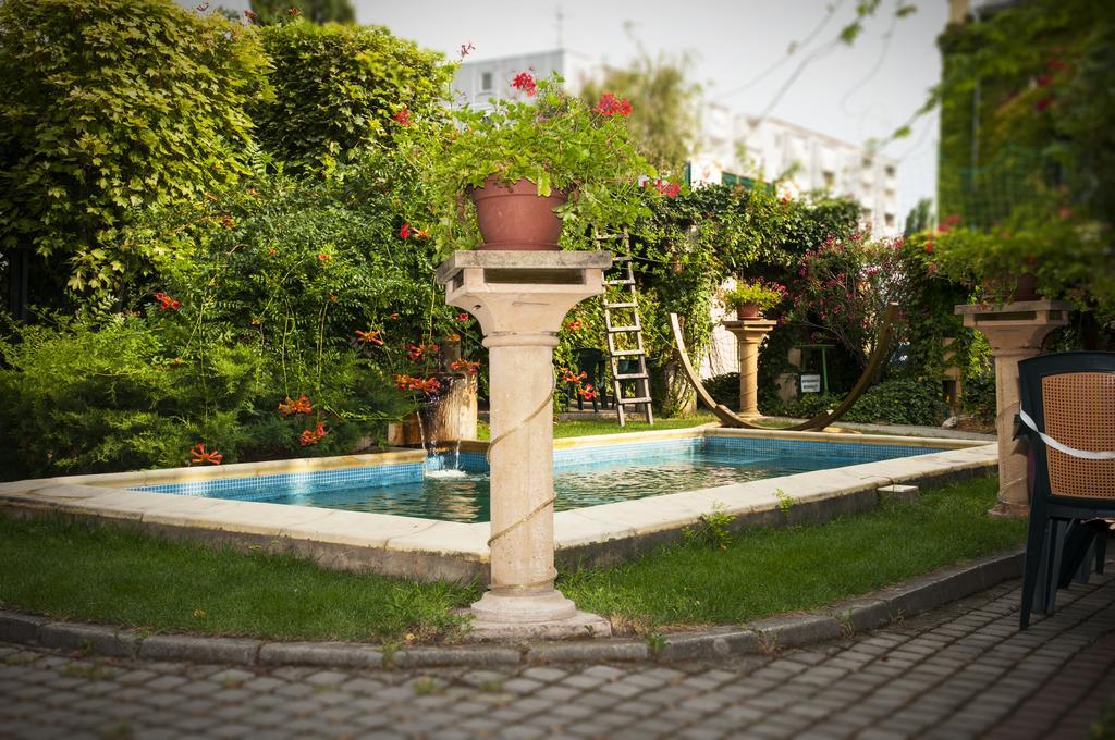Bow Garden Szálloda