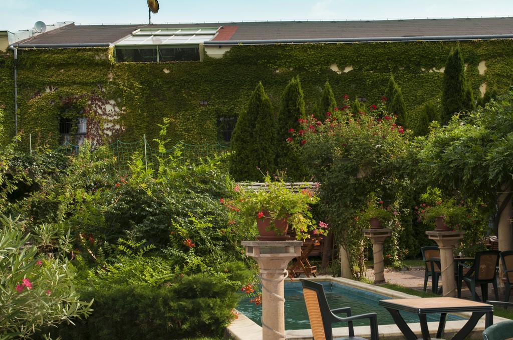 Bow Garden Szálloda 3*